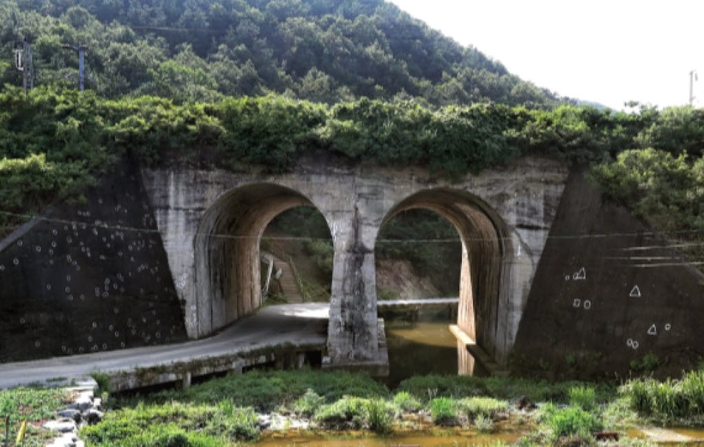 노근리 사건 당시 피난민들이 대피했던 충북 영동군 황간면에 위치한 개근철교(쌍굴). (사진=연합뉴스)