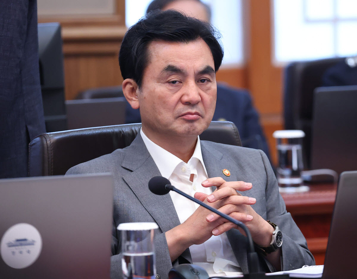 안규백 국방부 장관이 21일 청와대에서 열린 국무회의에서 이재명 대통령 발언을 듣고 있다.(사진=연합뉴스)