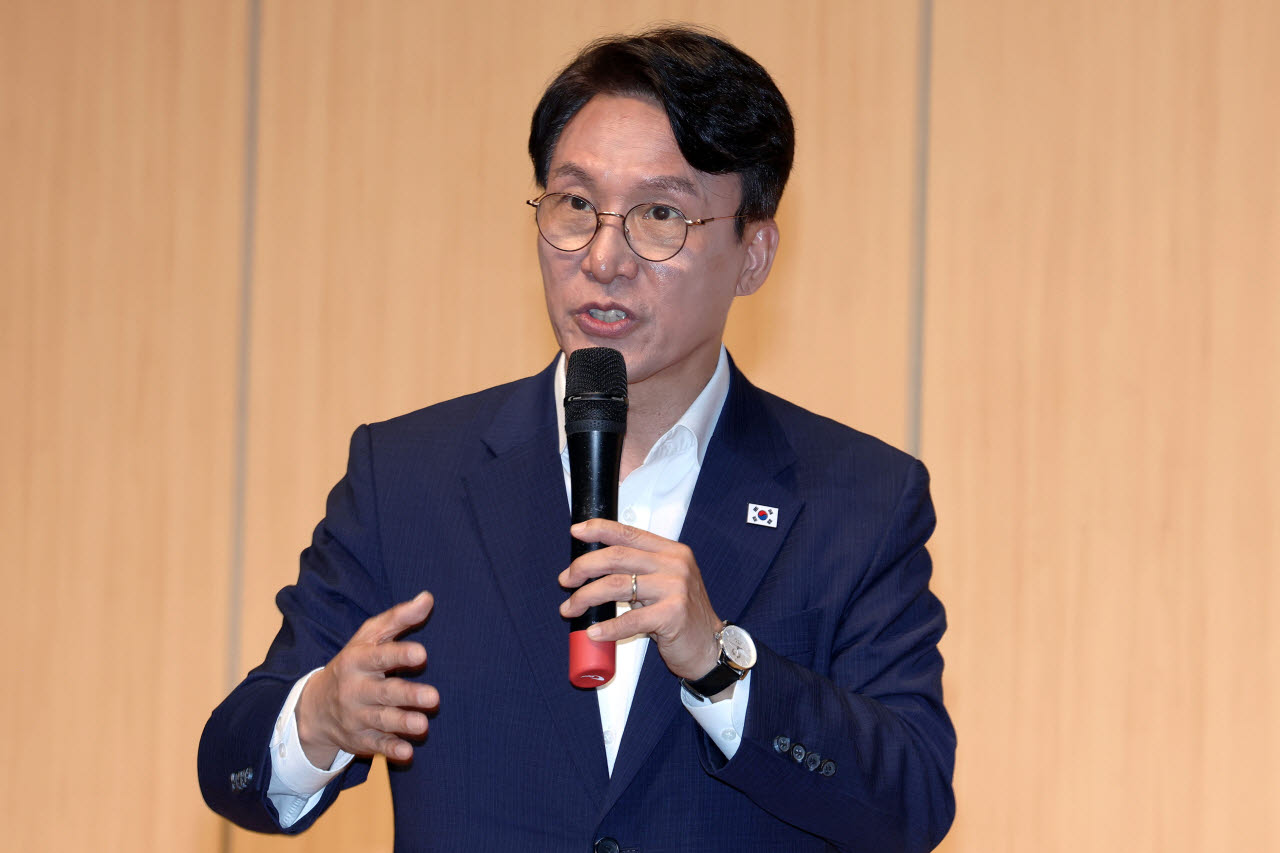 김민석 더불어민주당 당 대표 후보가 26일 오전 전남광주 북구 오룡동 광주과학기술원에서 열린 김민석 당대표 후보 정책간담회에서 특별 강연을 하고 있다. (사진=연합뉴스)