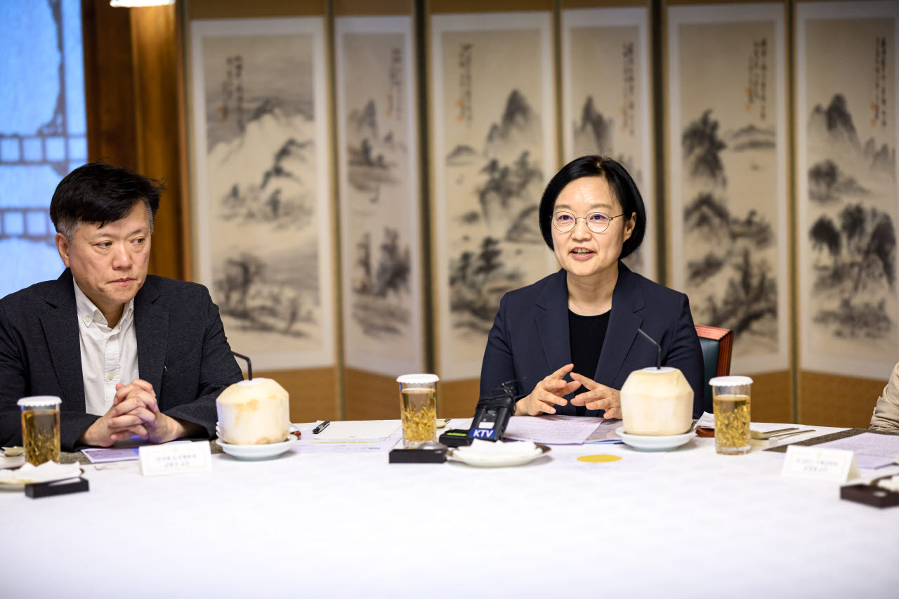 한성숙 국무총리는 26일 서울 국무총리공관에서 제2회 '열린 브런치'를 진행하고 있다.(사진=총리실)