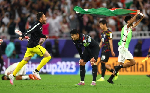 2023 AFC 아시안컵 준결승에서 요르단에 패한 뒤 손흥민이 허탈해 하고 있다. 사진=AFPBB NEWS