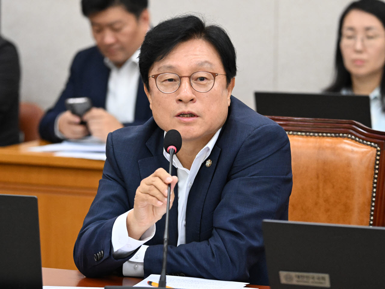 [이데일리 방인권 기자] 국회 법사위 야당 간사로 선출된 박형수 국민의힘 의원이 27일 서울 여의도 국회에서 열린 법제사법위원회 전체회의에서 인사말을 하고 있다.