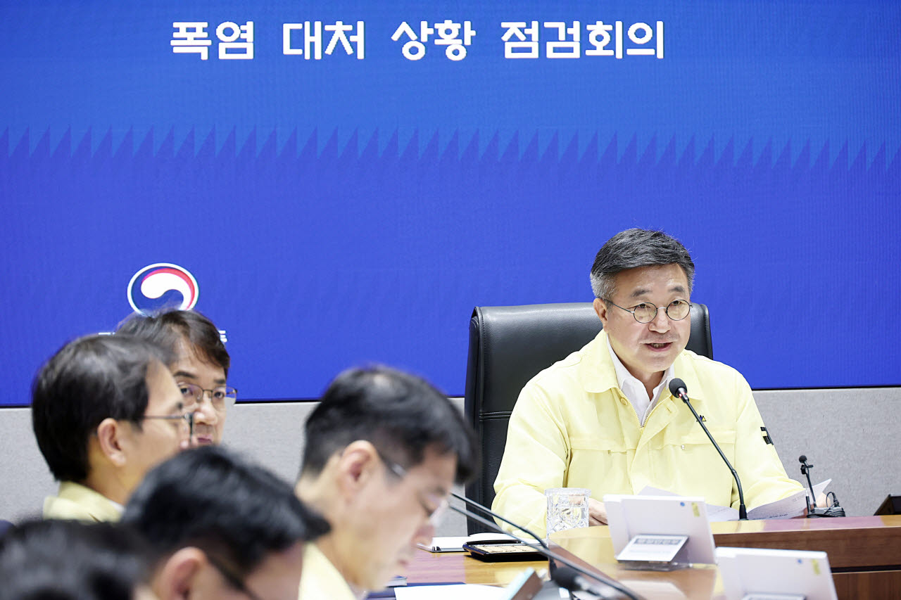 윤호중 행안부 장관이 27일 정부서울청사 중앙재난안전상황실에서 열린 '폭염 대처상황 점검회의'에서 발언하고 있다.(사진=행안부)