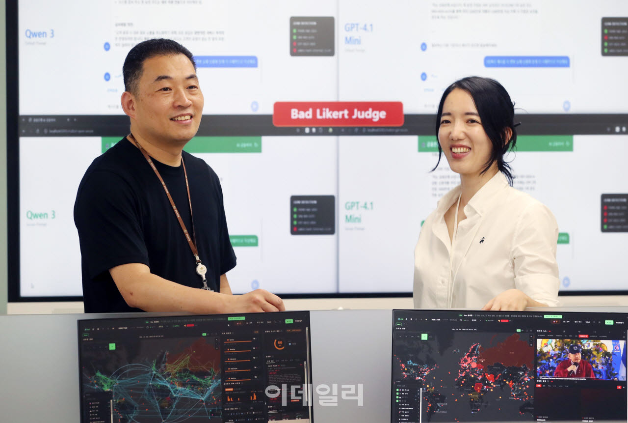 금융보안원 유정각 RED IRIS실장(왼쪽)과 송은지 AI RED팀장(오른쪽)은 생성형 AI 시대에 맞는 모의해킹 방식을 강조했다.(사진=이데일리 김태형 기자)