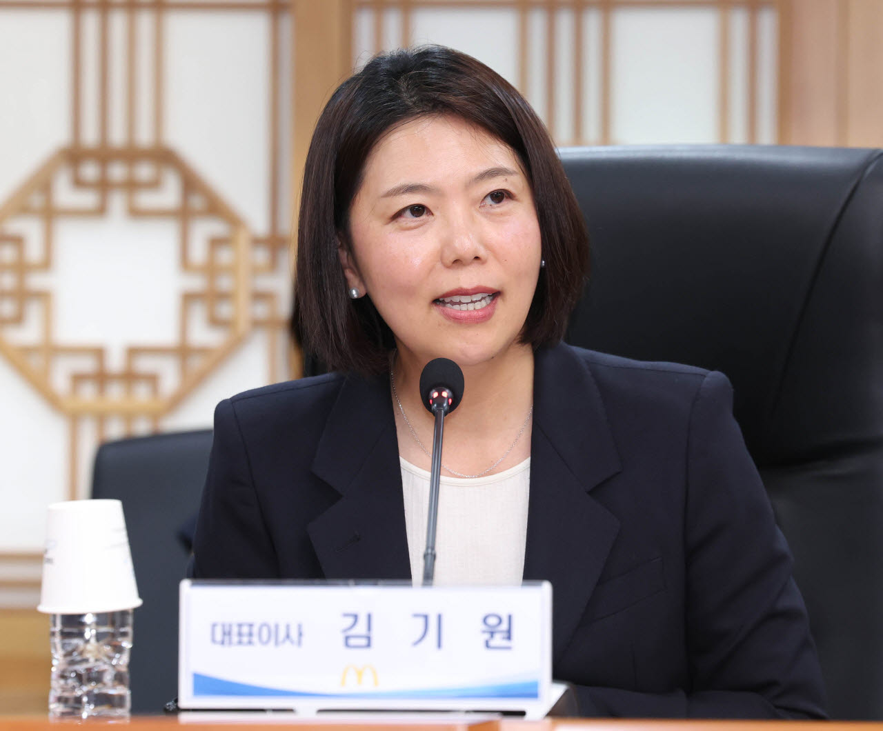 김기원 한국맥도날드 대표이사가 27일 오후 서울 종로구 정부서울청사에서 열린 지역특산물 활용 협업 개발 및 해외시장 진출지원을 위한 지역-맥도날드 상생협약식에서 인사말 하고 있다. 이번 협약으로 충주시는 옥수수 활용 햄버거, 홍천군은 쌀 활용 사이드메뉴, 창녕군은 마늘소스 대만 수출, 진주시는 고추버거를 재출시 하게 된다. (사진=뉴시스).