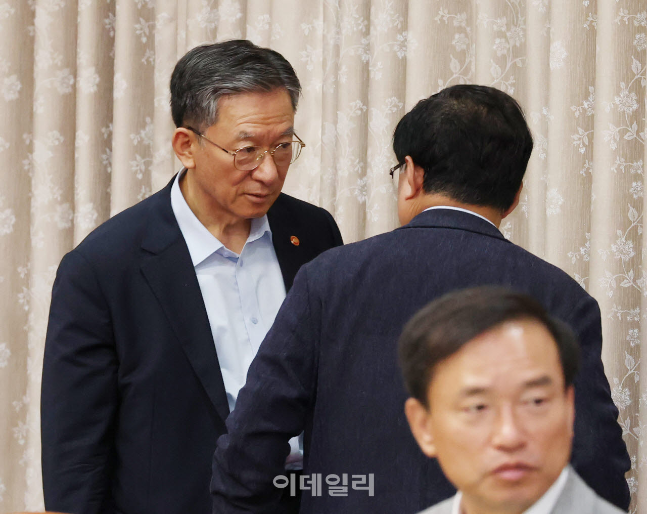 [포토] 국무회의 입장하는 정성호 법무부 장관