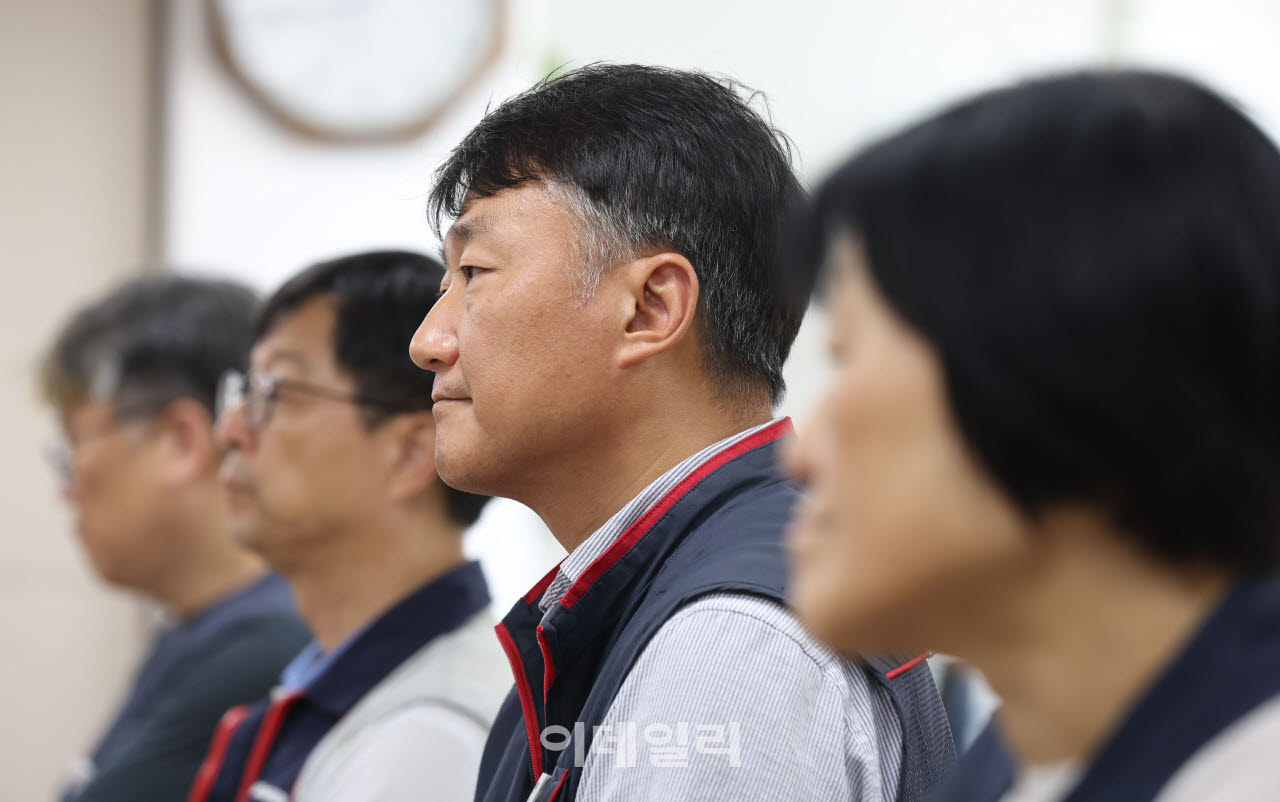 [포토]양경수 민주노총 위원장, 박홍근 장관에게 발언