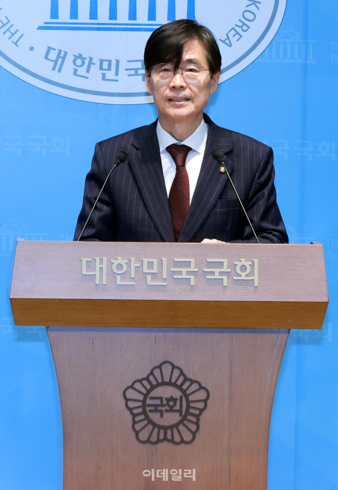 조경태 국민의힘 의원이 28일 서울 여의도 국회 소통관에서 중앙윤리위원회의 징계 관련 기자회견을 하고 있다. 조 의원은 야당 몫 국회부의장으로 박덕흠 의원을 선출하는 본회의 과정에서 더불어민주당 등 다른 당 의원들에게 박 의원의 낙선을 요청하는 전화를 돌렸다는 이유로 윤리위에 제소됐다. (사진=방인권 기자)