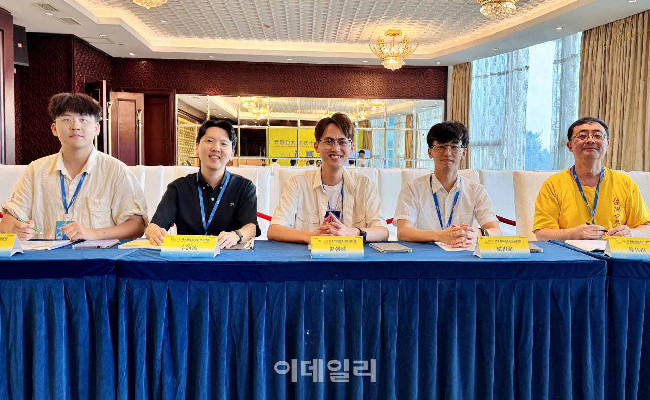 [포토] 이윤석, '아시아 태평양 하모니카 대회' 심사위원