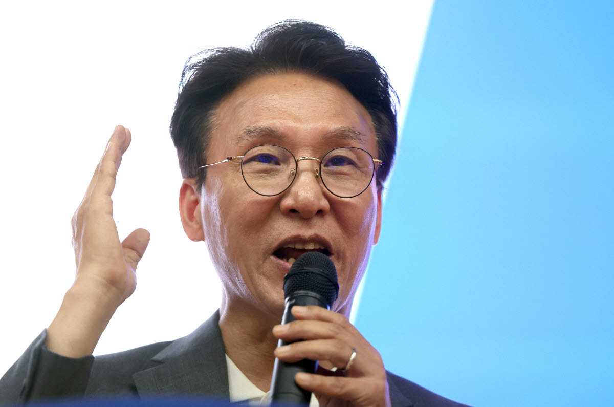 김민석 더불어민주당 당 대표 후보가 28일 오전 경남 창원시 의창구 창원대학교 산학협동관에서 열린 경남 창원 권리당원 강연회에서 발언하고 있다.(사진=연합뉴스)