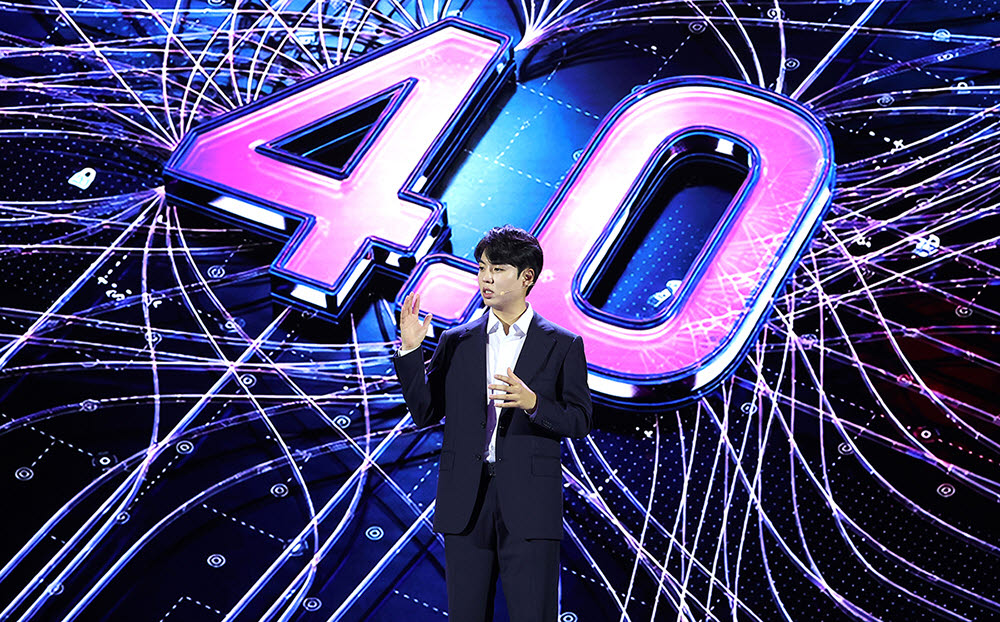 김영광 오케스트로 CTO가 28일 코엑스 오디토리움에서 열린 'OPUS 2026' 기자간담회에서 'OKESTRO 4.0'에 대해 발표하고 있다. (사진=오케스트로)