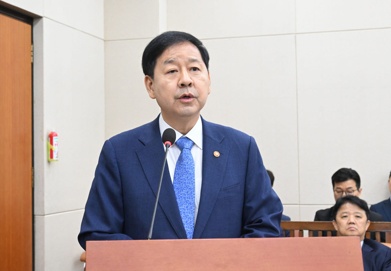 구윤철 부총리 겸 재정경제부 장관이 29일 서울 영등포구 국회에서 열린 재정경제위원회 전체회의에 참석해 인사말을 하고 있다.(사진=재경부)