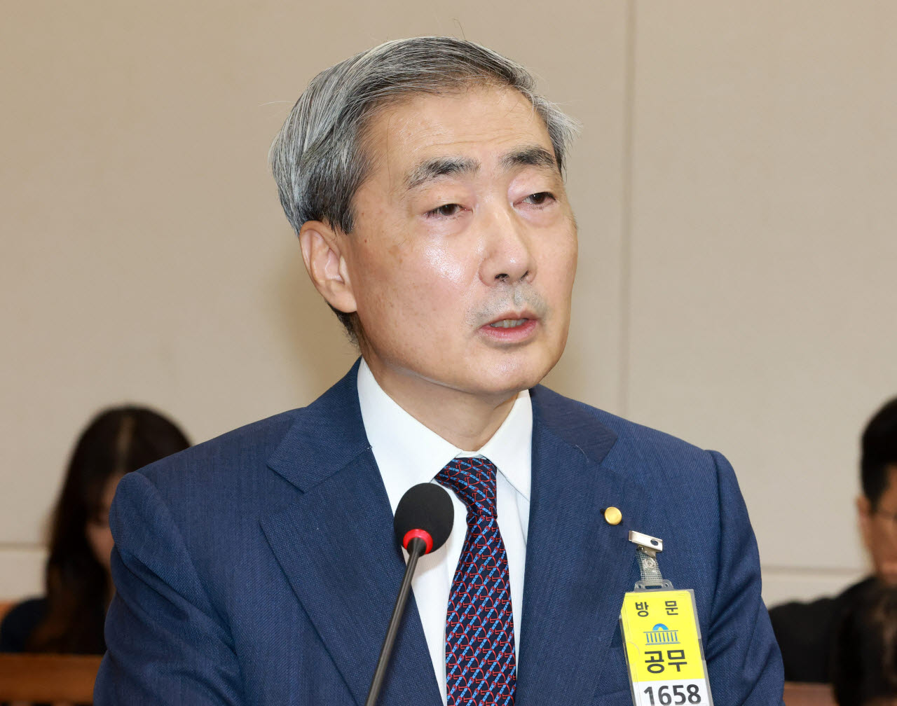 [이데일리 방인권 기자] 신현송 한국은행 총재가 29일 서울 여의도 국회에서 열린 재정경제기획위원회 제3차 전체회의에서 업무보고를 하고 있다.