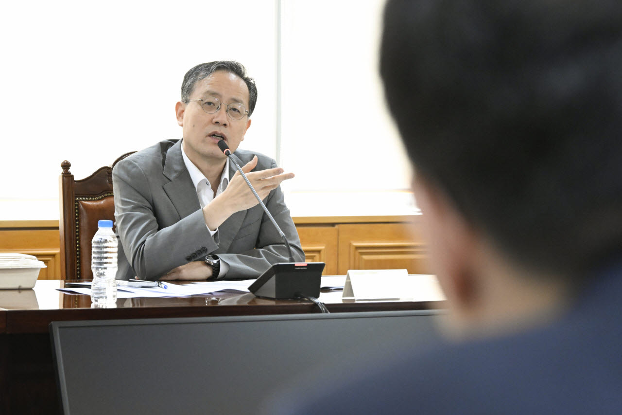 이형일 재정경제부 차관이 30일 서울 중구 은행회관에서 열린 ‘거시경제금융회의’를 주재하며 모두발언을 하고 있다. (사진=재정경제부)