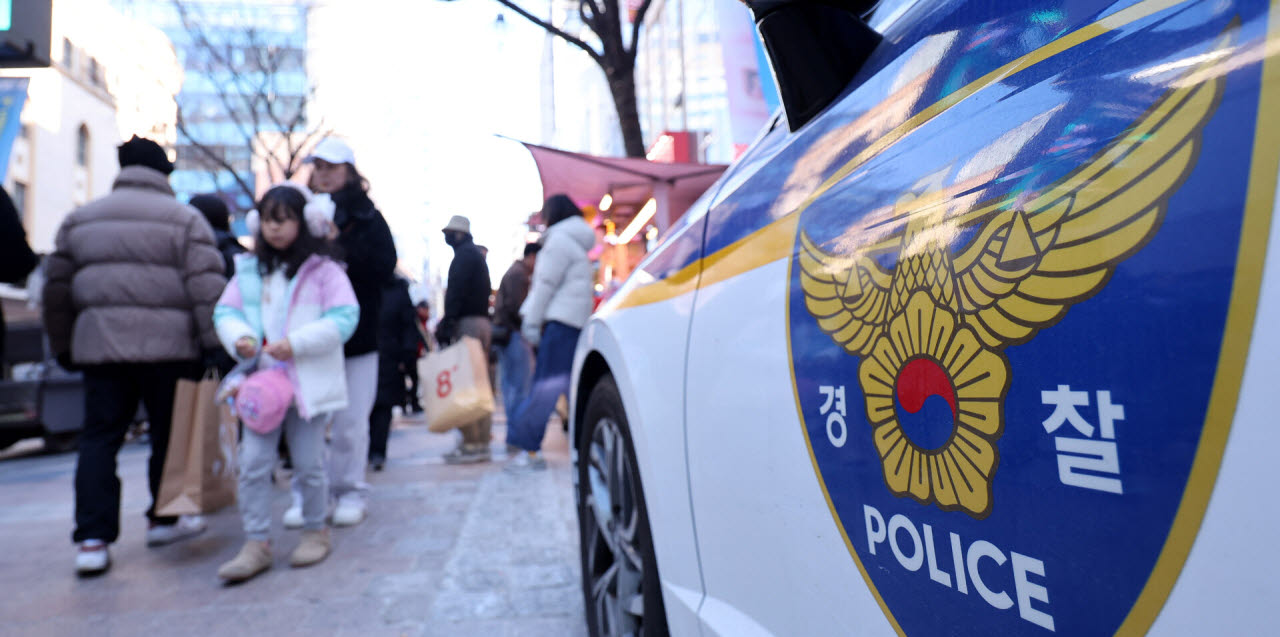 서울 명동 거리에 경찰차가 세워져 있다.(사진=뉴스1)