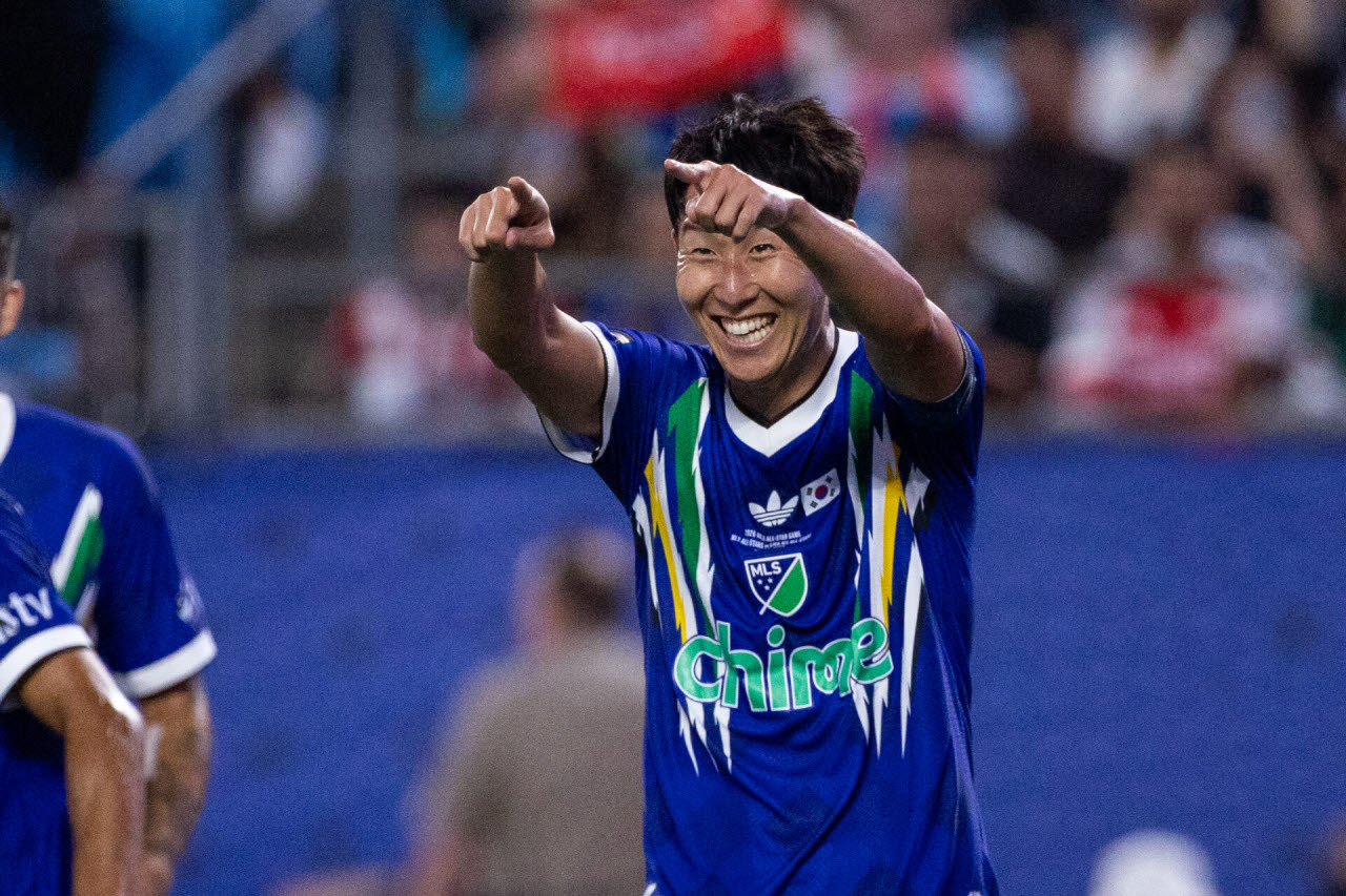 손흥민이 MLS 올스타전에서 골을 터뜨린 뒤 기뻐하고 있다. 사진=AP PHOTO