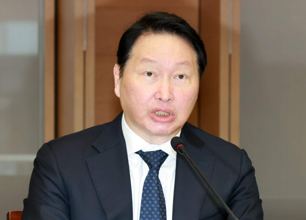 [이데일리 방인권 기자] 최태원 대한상공회의소 회장이 1일 서울 중구 대한상공회의소에서 열린 '국회의장-대한상공회의소 경제대도약 간담회'에서 인사말을 하고 있다.