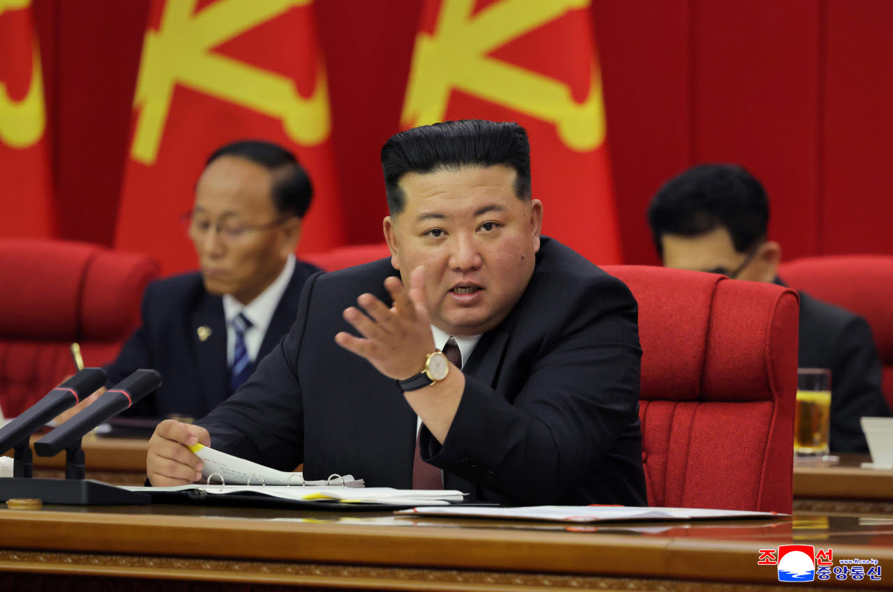 김정은 북한 국무위원장이 지난달 열린 노동당 중앙위원회 제9기 제2차 전원회의 확대회의에 참석한 모습. (사진= 평양 조선중앙통신양 조선중앙통신·연합뉴스)