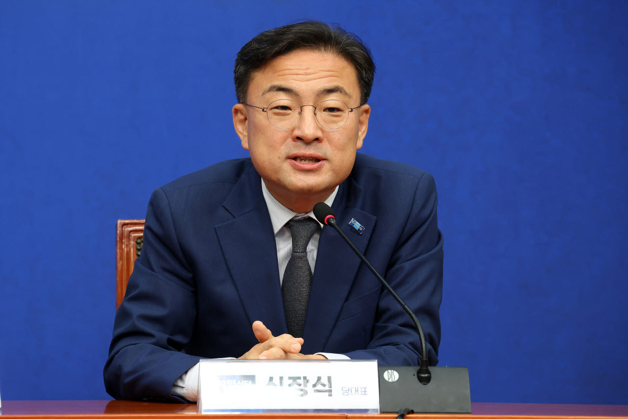신장식 조국혁신당 대표가 28일 서울 여의도 국회에서 더불어민주당을 예방해 인사말을 하고 있다. (사진=방인권 기자)