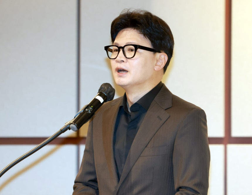 [이데일리 방인권 기자] 한동훈 무소속 국회의원이 30일 서울 용산구 한남동 그랜드 하얏트 서울에서 열린 '이데일리 퓨처스 포럼'에서 '대한민국 보수 정치의 미래'란 주제로 강연을 하고 있다.