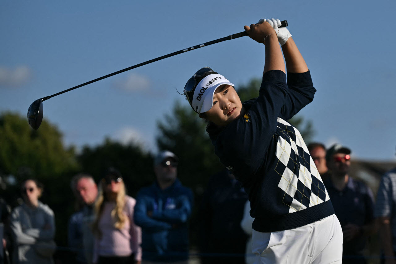 South Korea's Haeran Ryu watches a drive from the 18th tee on the second day of the 2026 Women's British Open Golf Championships at Royal Lytham & St. Annes Golf Club, north-west England, on July 31, 2026. (Photo by Glyn KIRK / AFP) / RESTRICTED TO EDITORIAL USE