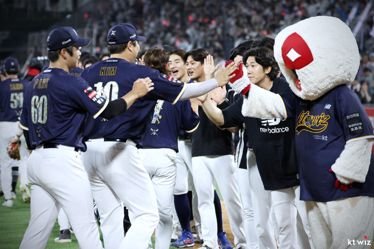 70일 만에 정규리그 1위로 올라선 KT위즈. 사진=KT위즈