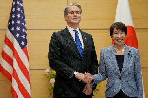 지난 5월 12일 일본 총리 관저에서 다카이치 사나에(오른쪽) 일본 총리와 스콧 베선트 미국 재무장관이 만나고 있다. (사진=AFP)