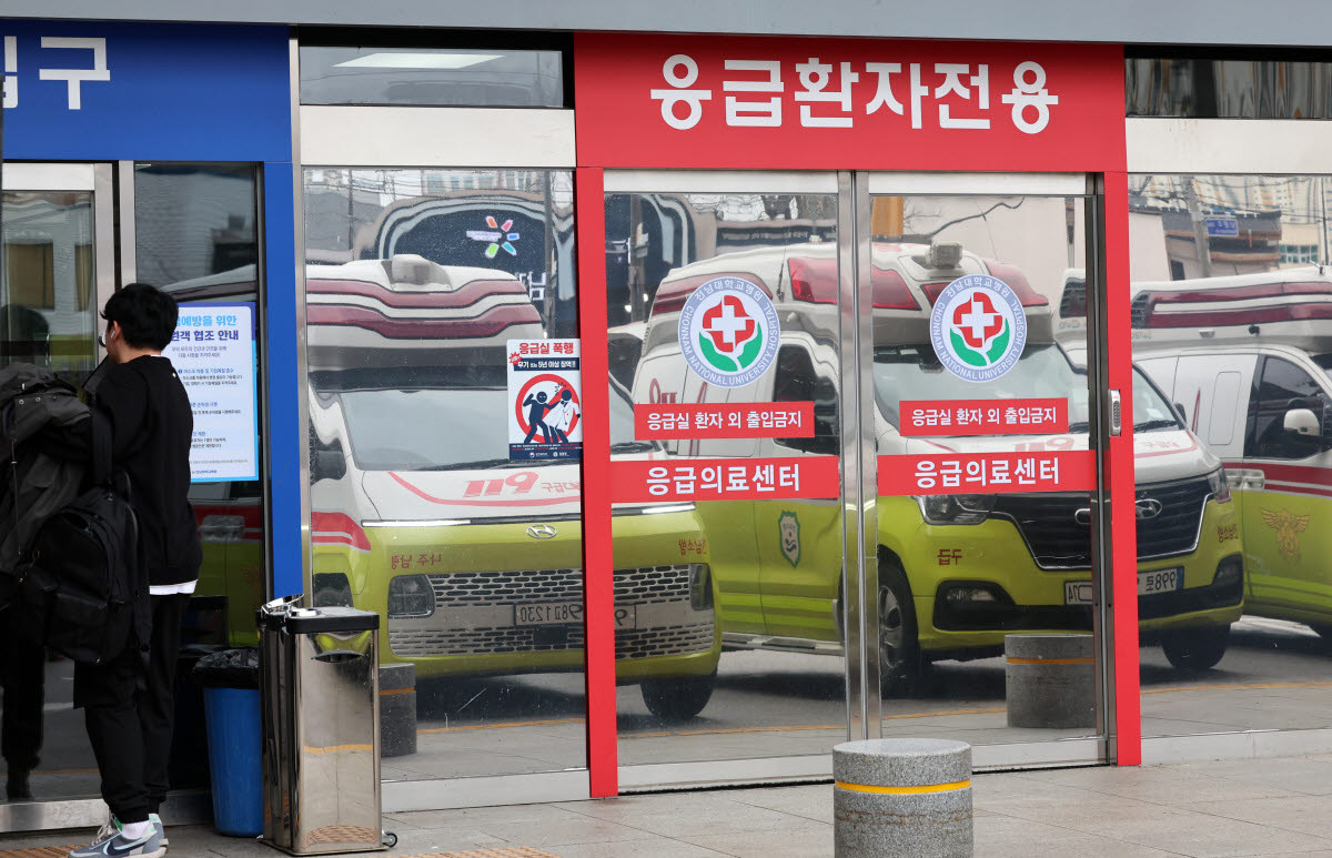 응급실 앞 구급차(사진=연합뉴스)