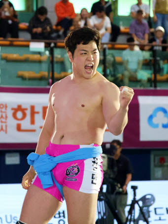 통산 26번째 금강장사 타이틀을 거머쥔 최정만. 사진=대한씨름협회