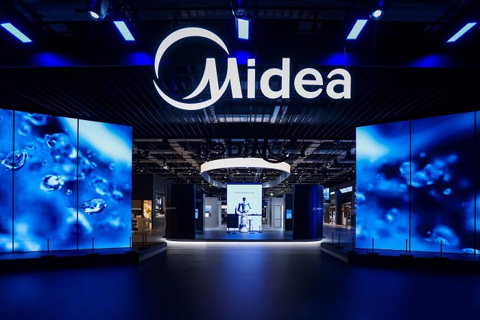 아이데틱이 총괄한 IFA 2025 현장의 Midea 전시관 입구