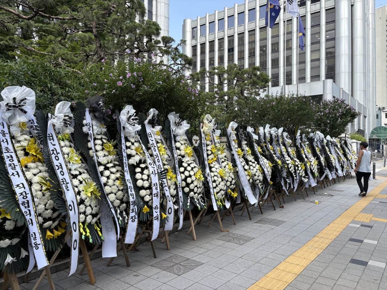 경찰청 근조화환(사진= 뉴시스)