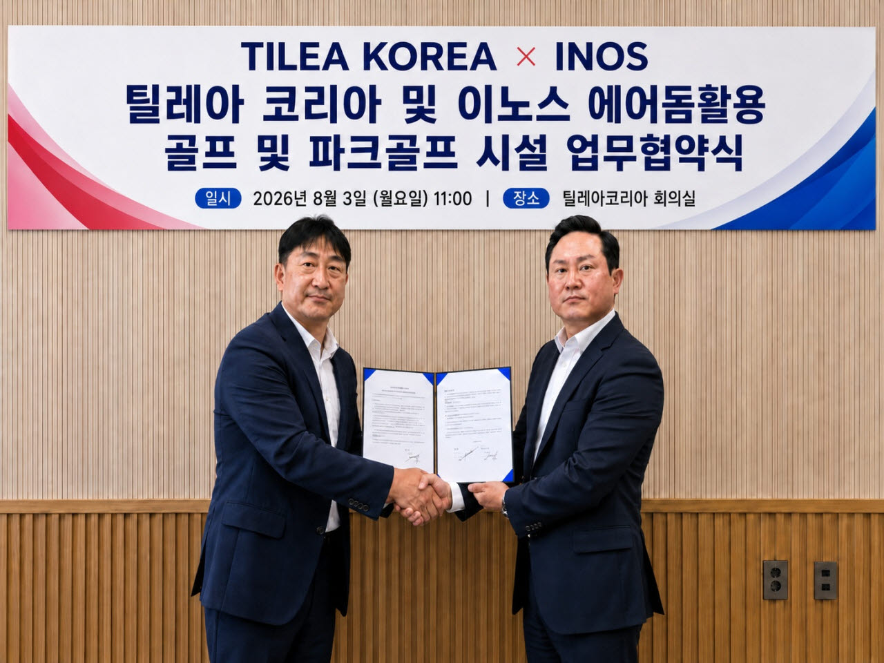 박성우 이노스 대표(오른쪽)과 진호인 틸레아코리아 대표가 업무협약 뒤 악수하고 있다. (사진=이노스)
