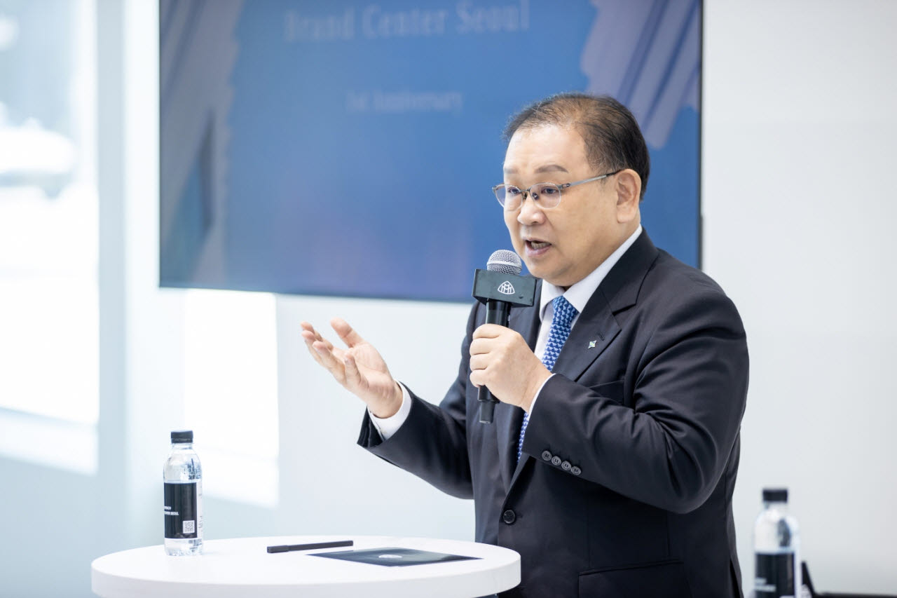 노재봉 HS효성더클래스 대표가 3일 마이바흐 브랜드센터 서울에서 열린 이곳 개관 1주년 기념식에서 지난 1년의 주요 성과 및 향후 운영계획을 발표하고 있다. (사진=HS효성)