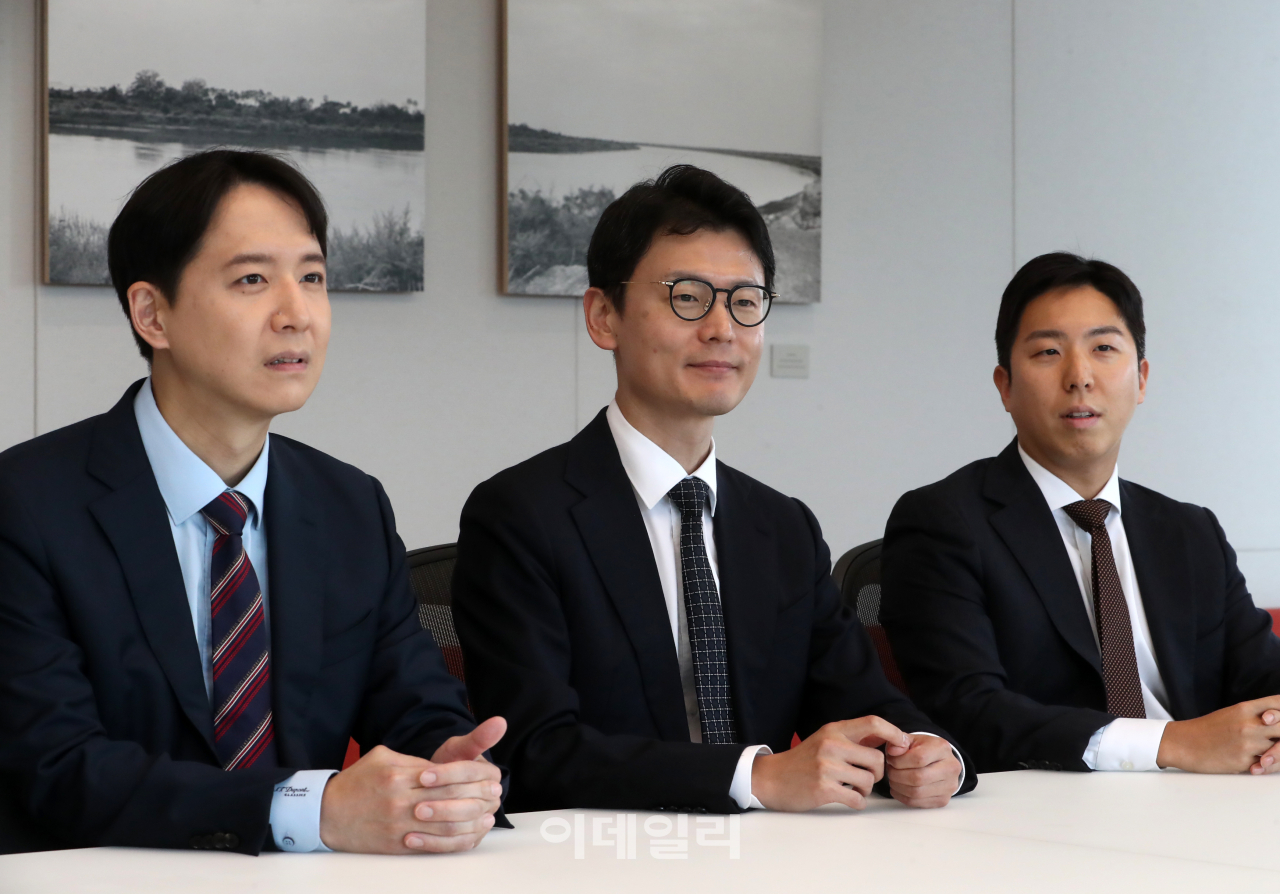 법무법인 태평양 (왼쪽부터) 황유진, 최철웅, 박종승 변호사가 이데일리와 인터뷰를 하고 있다. (사진=김태형 기자)