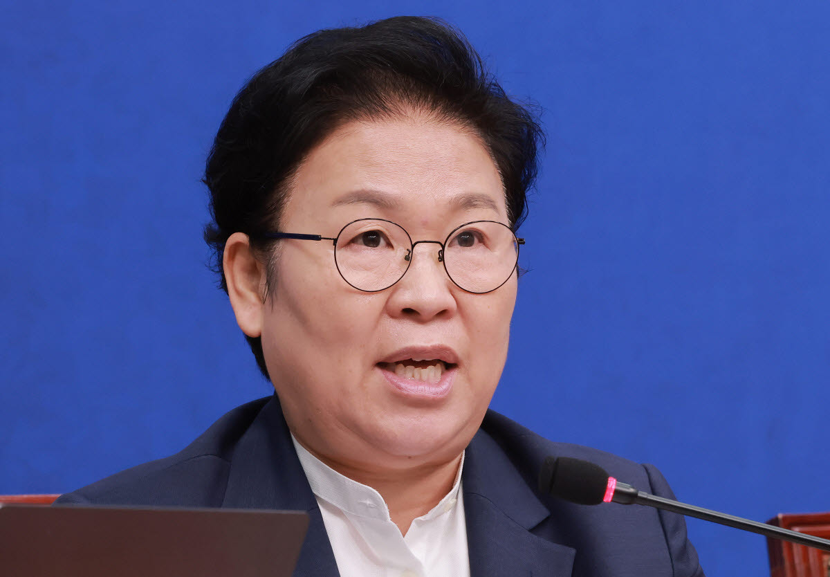 문정복 더불어민주당 최고위원이 10일 국회에서 열린 최고위원회의에 참석해 발언하고 있다.(사진=연합뉴스)