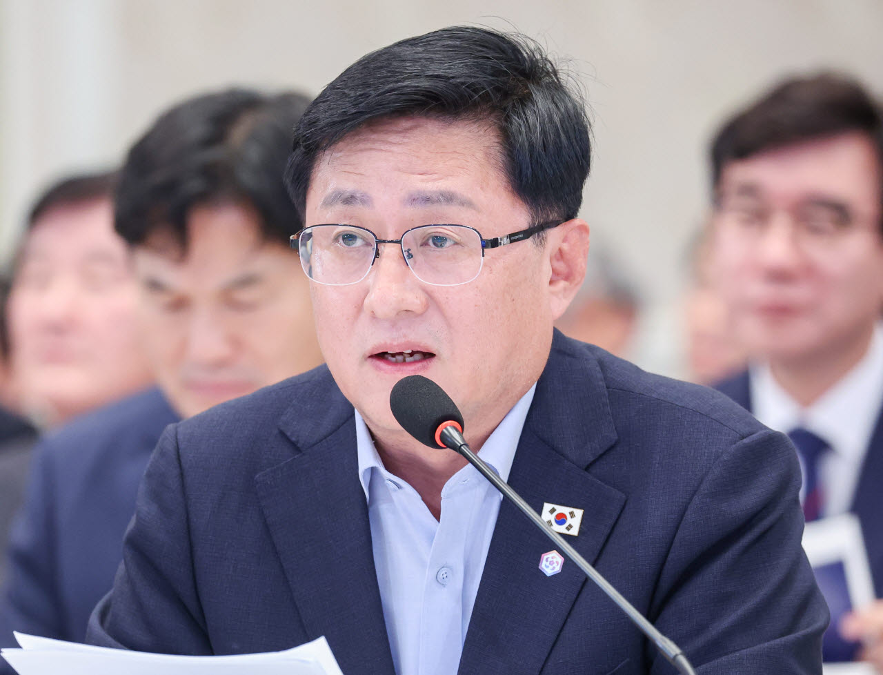 김성환 기후에너지환경부 장관이 4일 청와대 영빈관에서 열린 이재명 대통령 주재 부처 업무보고에서 보고하고 있다. [청와대통신사진기자단]