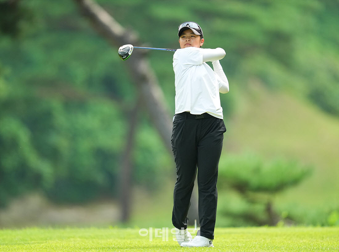[포토]박서진,장타를 보여준다