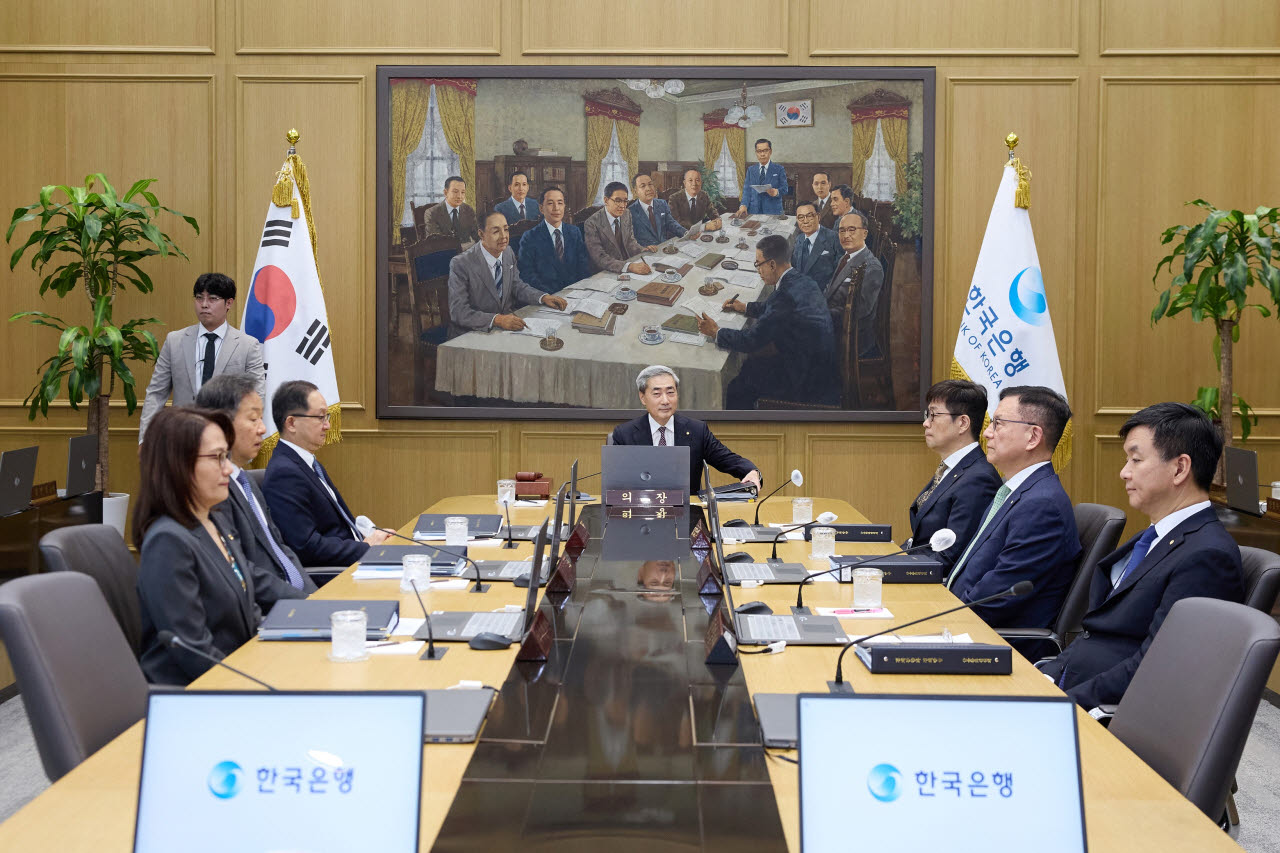 한국은행 금융통화위원회는 지난달 16일 열린 본회의에서 기준금리를 연 2.5%에서 2.75%로 올리기로 결정했다. 1년간의 기준금리 동결기를 깨고 통화정책방향을 전환한 것이다. (사진= 한국은행)