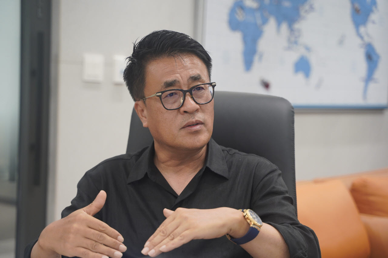 조용준 태웅로직스 대표가 서울 역삼동 사무실에서 이데일리와 인터뷰를 하고 있다. (사진=태웅로직스)