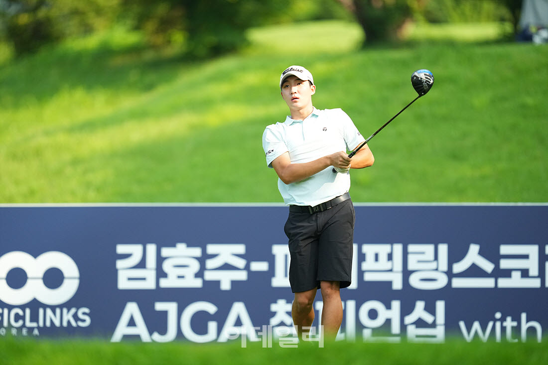 [포토]최유준,첫 타구 방향 확인