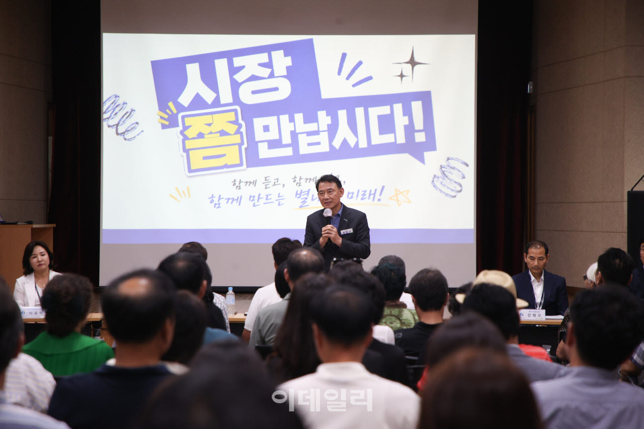 [포토]최현덕 남양주시장, 별내동에서 네번째 '현장시장실'