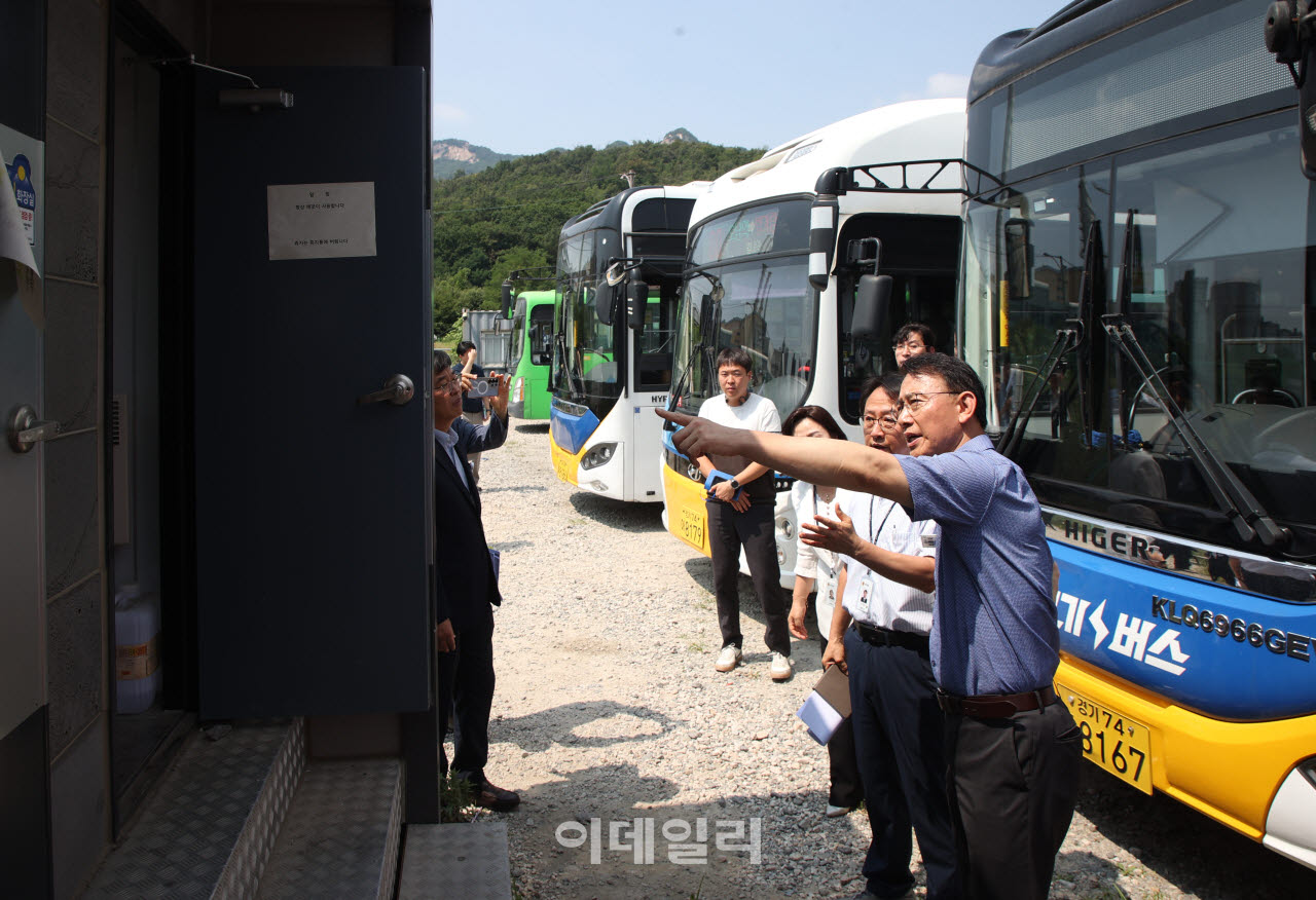 [포토]최현덕 남양주시장, 별내동에서 네번째 '현장시장실'