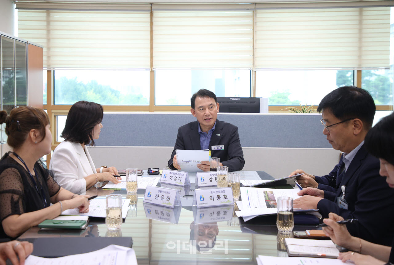[포토]최현덕 남양주시장, 별내동에서 네번째 '현장시장실'