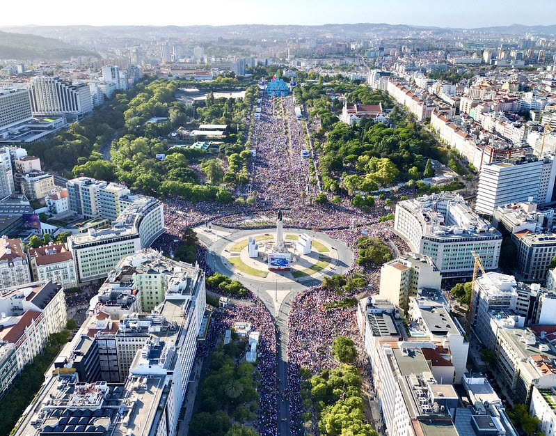 '2023 리스본 세계청년대회(WYD)' 개막 미사가 열린 포르투갈 리스본 마르케스 드 폼발 광장과 에두아르두 7세 공원 전경. (사진=2027 서울 세계청년대회(WYD) 조직위원회)
