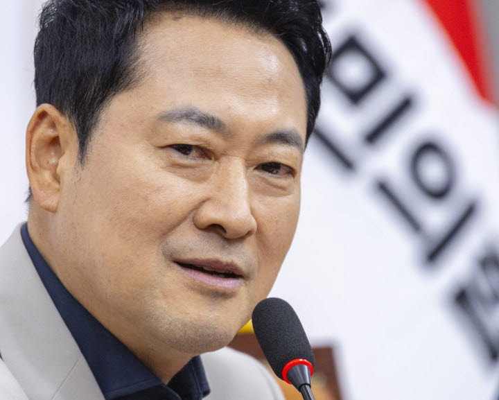 장동혁 국민의힘 대표가 5일 국회에서 현안 관련 기자간담회를 하고 있다. (사진=연합뉴스)