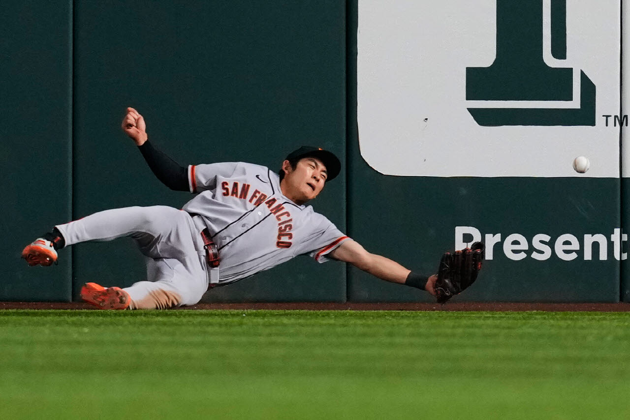 샌프란시스코 자이언츠 이정후가 타구를 놓치고 있다. 사진=AP PHOTO