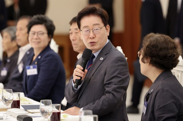 이재명 대통령이 5일 청와대에서 열린 전국민족민주유가족협의회 40주년 기념 오찬에서 발언하고 있다.(사진=연합뉴스)