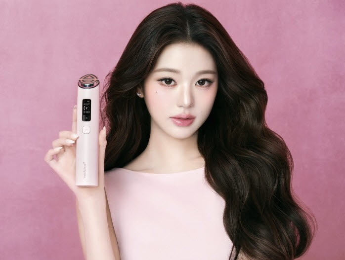 뷰티 디바이스 브랜드 '메디큐브 에이지알(AGE-R)' 브랜드 모델 장원영. (사진=에이피알)
