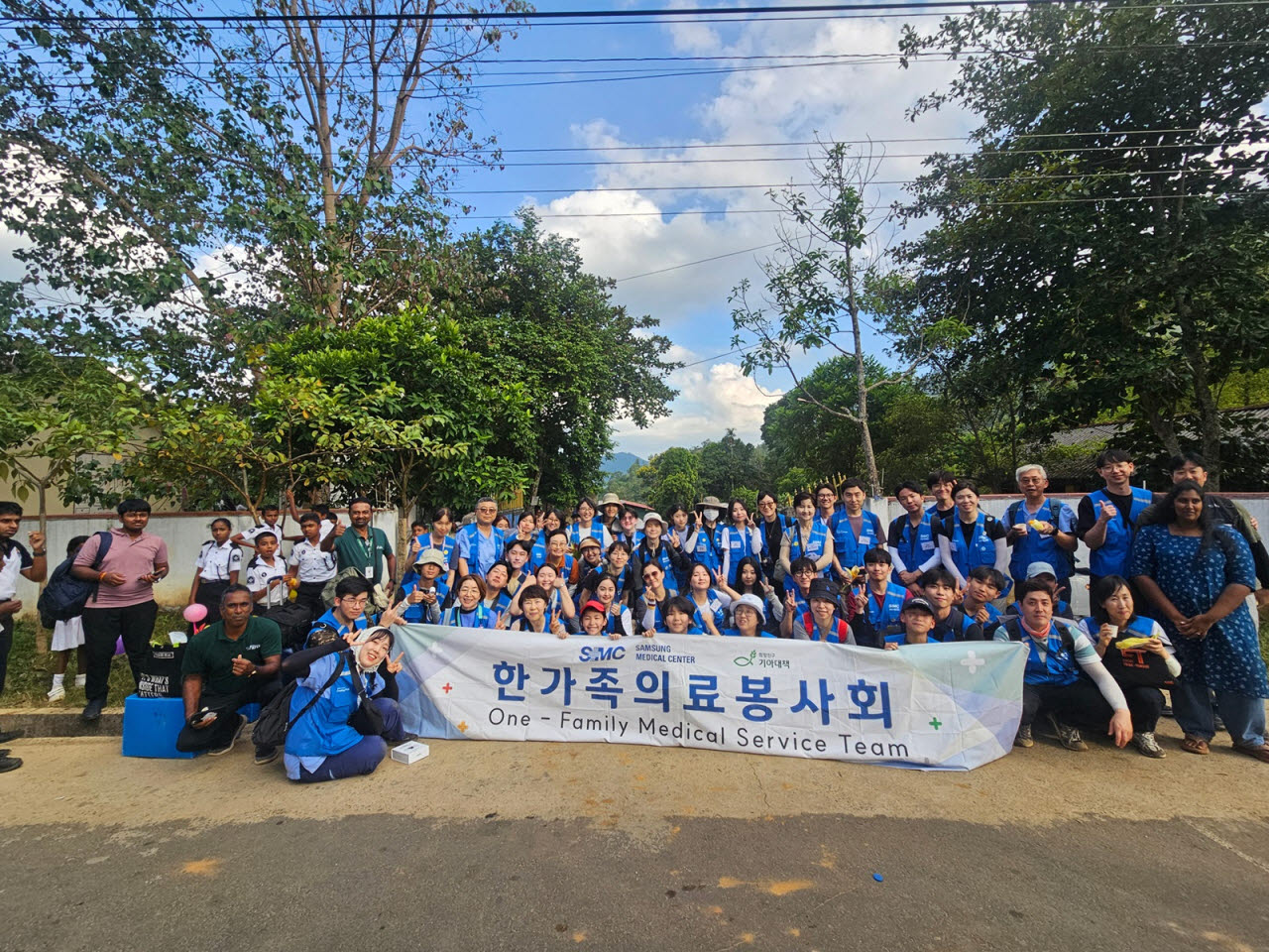 의료 사각지대 찾아가는 삼성서울병원 한가족의료봉사회, 국제 보건 교류 활발