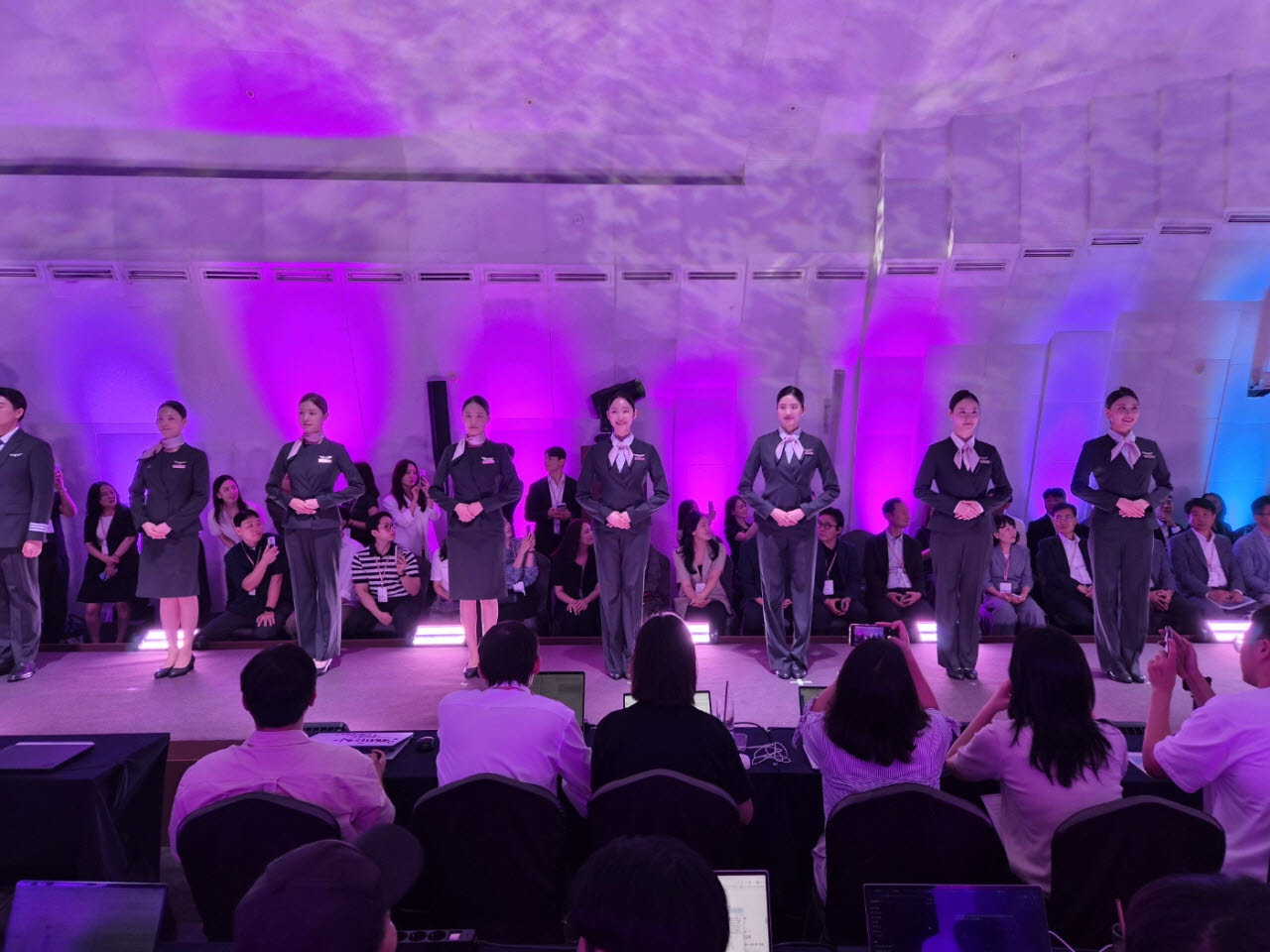 6일 서울 소노펠리체 컨벤션에서 ‘트리니티항공 유니폼 런웨이’가 진행되고 있다. (사진=이데일리 이배운 기자)